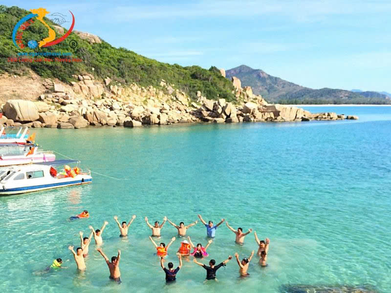 TOUR BÌNH HƯNG - NINH CHỮ - ĂN TÔM HÙM – CƠM MẸT GÀ PHAN RANG - XE VIP LIMOUSINE