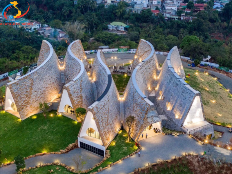 TOUR TÀ ĐÙNG - VỊNH HẠ LONG CỦA TÂY NGUYÊN - BUÔN MÊ - BUÔN ĐÔN - XE VIP LIMOUSINE