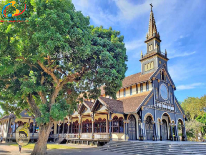 TOUR MĂNG ĐEN - KOM TUM - GIA LAI - BUÔN MÊ THUỘT - TÀ ĐÙNG - XE LIMOUSINE