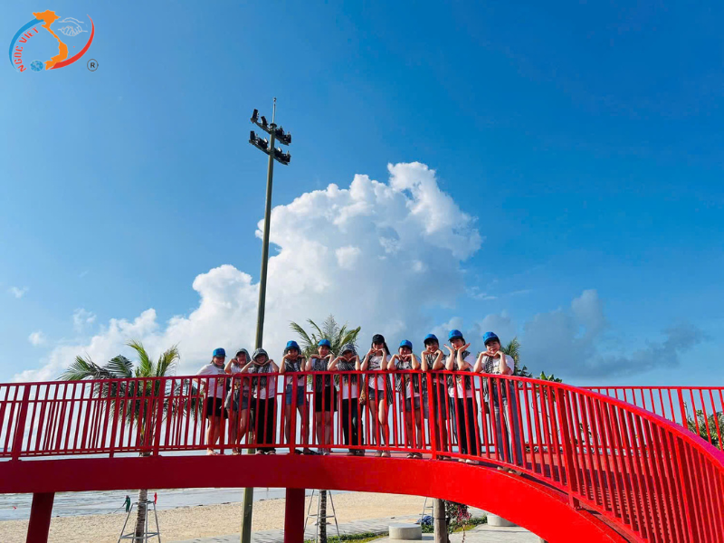 HỒ TRÀM – CẦU TÌNH YÊU ĐỎ